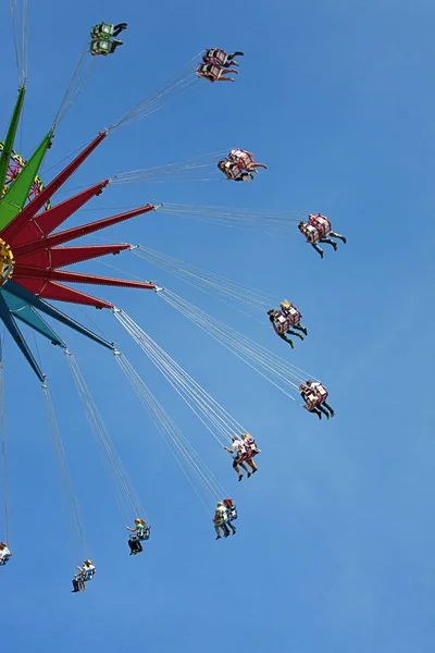 Atração Moderno Parque Diversões — Fotografia de Stock