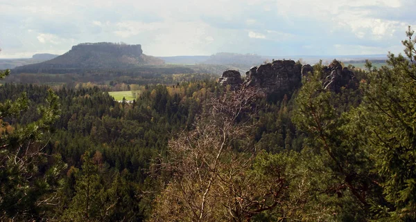 Lilienstein Una Montaña Muy Distintiva Suiza Sajona Sajonia Sureste Alemania —  Fotos de Stock