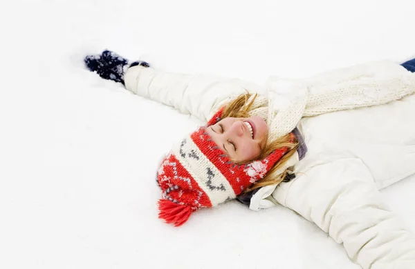 Menina Roupas Inverno Deitado Neve — Fotografia de Stock