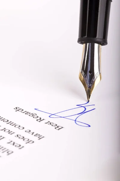Assinar Carta Com Caneta — Fotografia de Stock