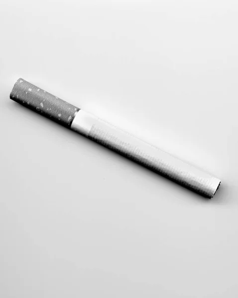 Cigarro Isolado Sobre Fundo Branco — Fotografia de Stock