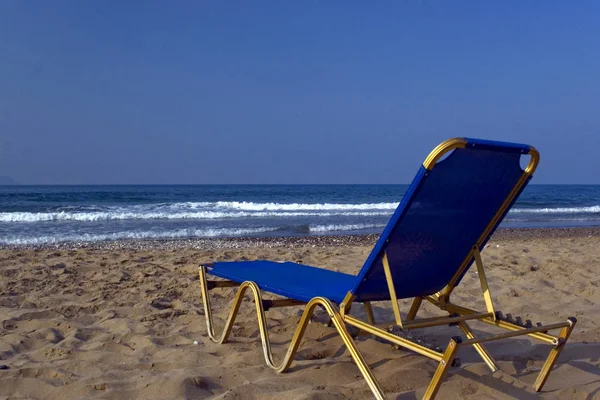 해변에서 의자에 — 스톡 사진