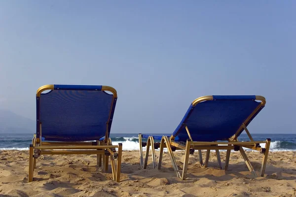 해변에 의자들 — 스톡 사진