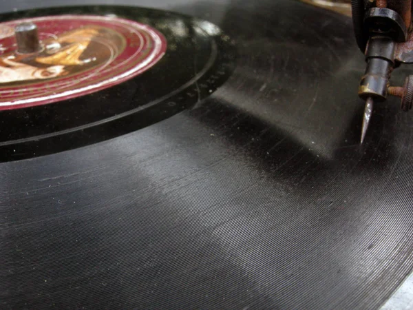 Cierre Una Mesa Redonda Época Con Registro Vinilo —  Fotos de Stock