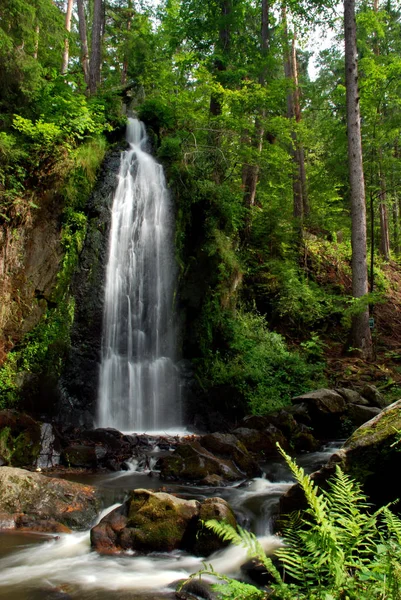 Bela Cachoeira Fundo Natureza — Fotografia de Stock