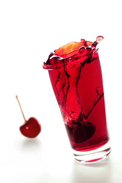 Cocktail Com Gelo Cereja — Fotografia de Stock