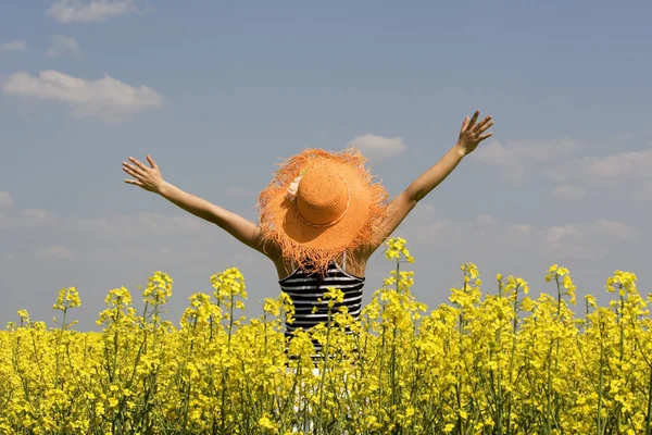 Ragazzo Adolescente Campo Stupro — Foto Stock