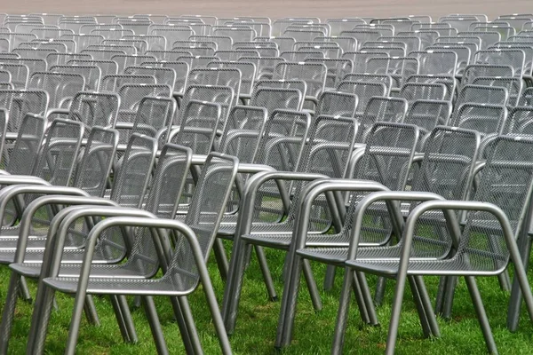Řádky Prázdných Židlí Řadě Poli — Stock fotografie