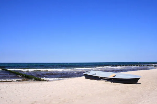 Łódź Wiosłowa Plaży — Zdjęcie stockowe