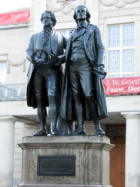 Goethe Monumento Schiller — Foto Stock