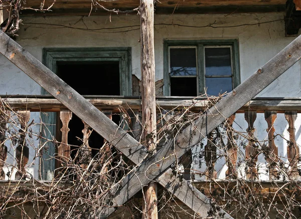 Старый Заброшенный Дом Городе — стоковое фото