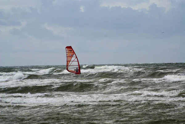 Καλοκαιρινά Θαλάσσια Σπορ Wind Surfing — Φωτογραφία Αρχείου