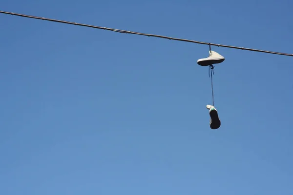 Luz Pendurada Topo Céu Azul — Fotografia de Stock