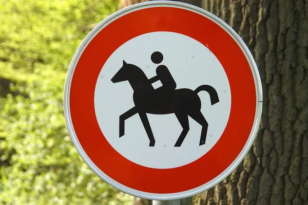 Rijden Een Verboden Bord — Stockfoto