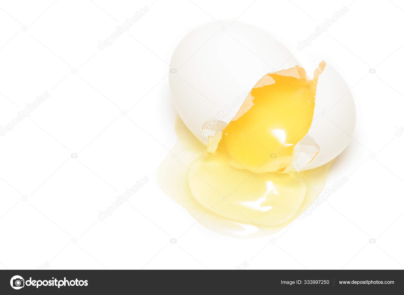 Кремовые яйца. Яйцо с трещиной. Яйцо с трещиной на белом фоне. Зеленое яйцо треснутое на белом фоне. Взбивание яйца клипарт.