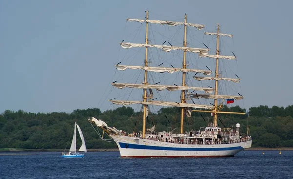 Segelboot Meerwasser — Stockfoto