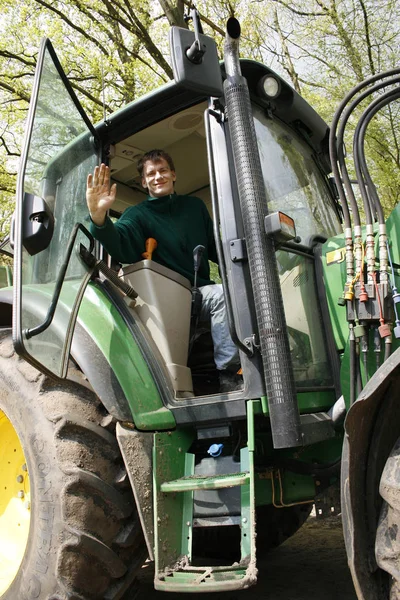 Man Die Een Trekker Bestuurt — Stockfoto