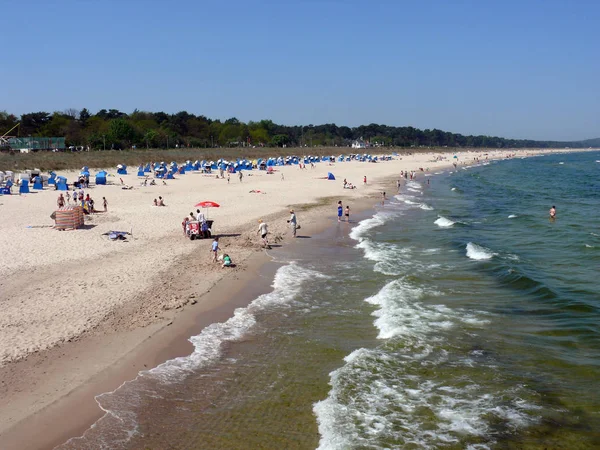 Bałtycka Plaża Falami — Zdjęcie stockowe