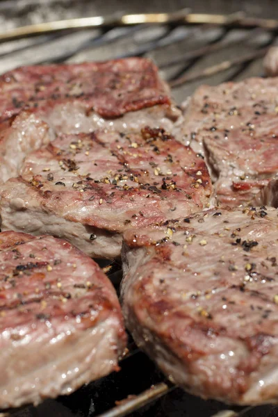 Steaks Auf Dem Grill — Stockfoto