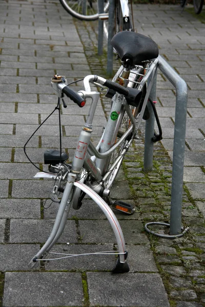거리에서 자전거를 — 스톡 사진