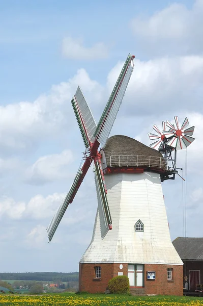 Vue Panoramique Paysage Avec Bâtiment Moulin Vent — Photo