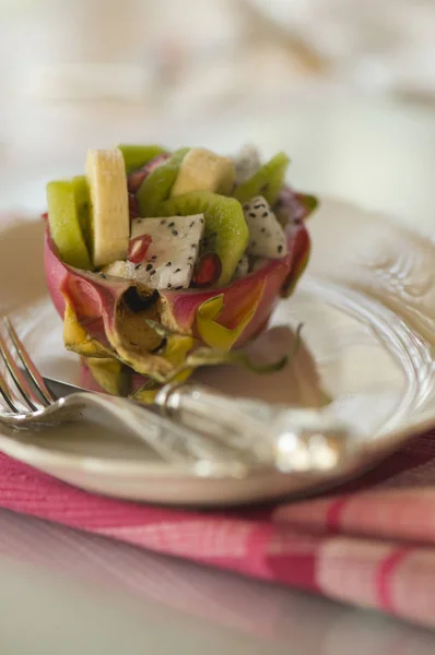 Pitahaya Coupé Deux Avec Salade Fruits — Photo