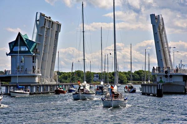 スウェーデンのストックホルム港にあるボートは — ストック写真