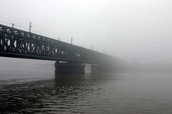 Puente Que Desaparece Niebla —  Fotos de Stock