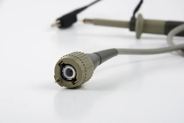 Siyah Beyaz Bir Elektronik Kabloya Yakın Çekim — Stok fotoğraf