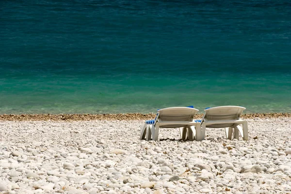 Sole Sdraiato Sul Mare — Foto Stock