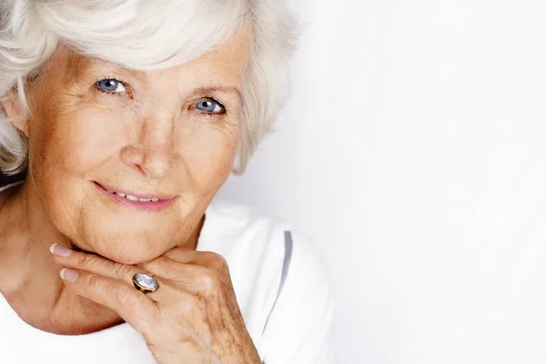 Las Encantadoras Sonrisas Las Personas Mayores Relajadas — Foto de Stock