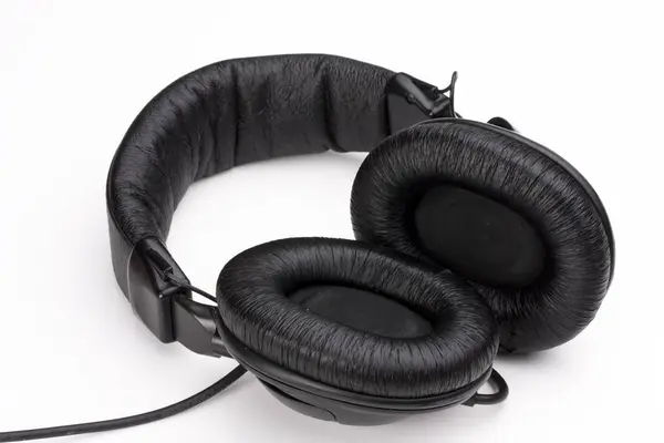 Schwarze Kopfhörer Auf Weißem Hintergrund — Stockfoto