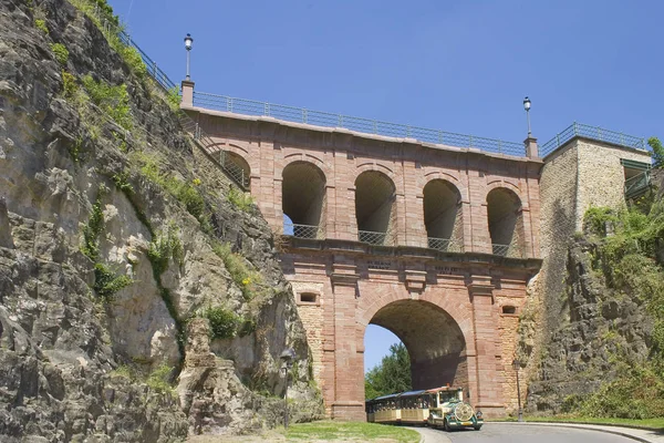 Burgbrücke Mit Touristenzug Luxemburg — Stockfoto