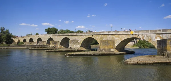 レーゲンスブルクにある石造りの橋 — ストック写真