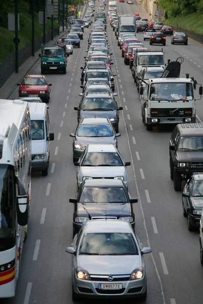 異なる車との交通渋滞 — ストック写真