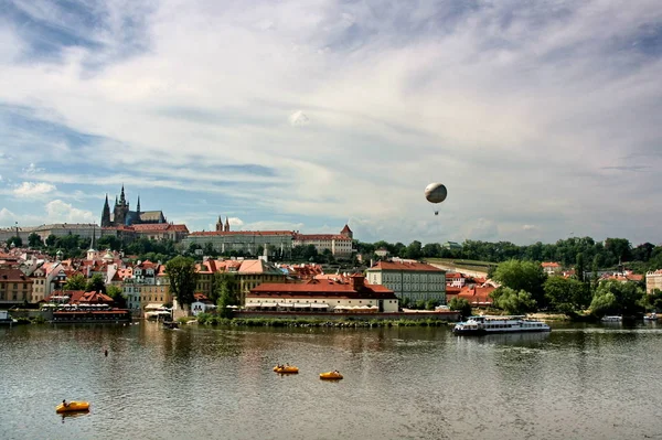 Prag Vltava Nehri Doğa Manzarası Üzerine — Stok fotoğraf