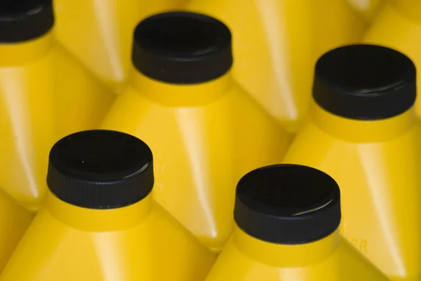 Nahaufnahme Von Gelben Plastikflaschen — Stockfoto