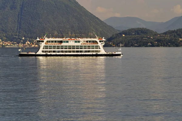 Karadağ Kotor Körfezi Nde Yolcu Gemisi — Stok fotoğraf