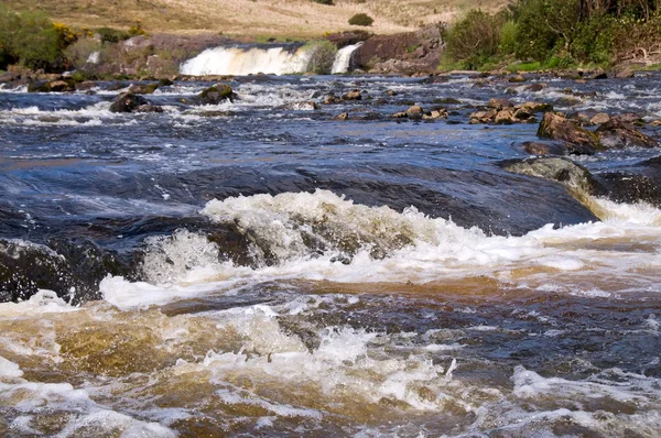 Schöner Wasserfall Auf Naturhintergrund — Stockfoto