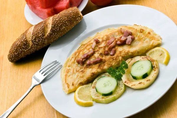 Omelet Con Bacon Pepino Melón — Foto de Stock