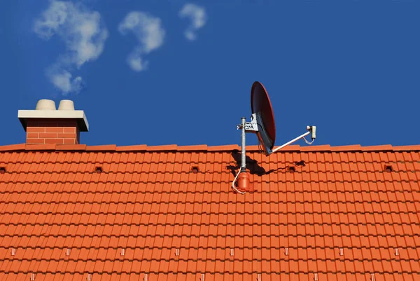 Satellite Dish Roof House Solar Panels — Stock Photo, Image
