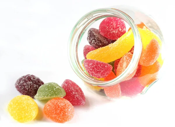 Kolorowe Cukierki Galaretki Szklanym Słoiku Białym Tle — Zdjęcie stockowe