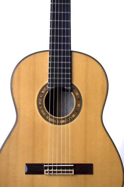 Detalle Una Guitarra Acústica Sobre Fondo Blanco — Foto de Stock