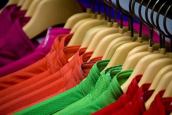 Vêtements Colorés Dans Boutique — Photo