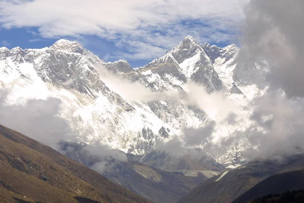 Everest Dağı Nın Gölgesinde Geçici Gecekondu Kasabası — Stok fotoğraf