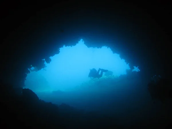 Mergulhador Entrada Caverna — Fotografia de Stock
