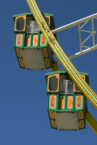 楽しいカルーセル 遊園地 — ストック写真