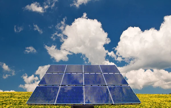 Güneş Enerjisi Enerji Üretimi — Stok fotoğraf