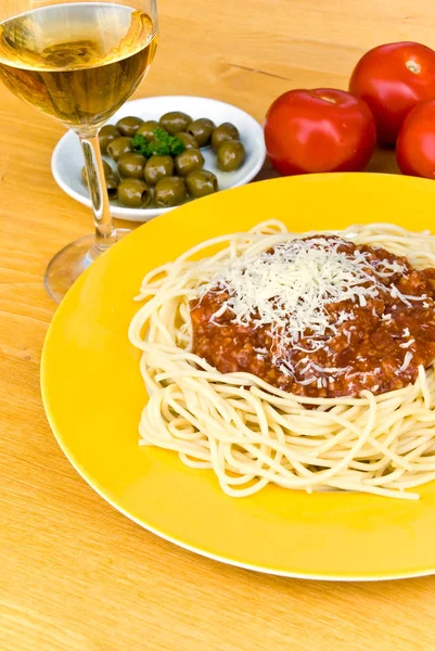 Espaguete Bolognese Com Vinho Tinto — Fotografia de Stock