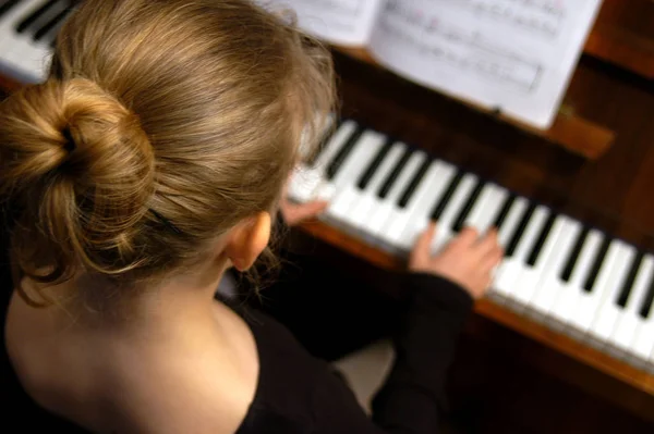 Porträt Eines Süßen Kindes Konzept Einer Glücklichen Kindheit — Stockfoto